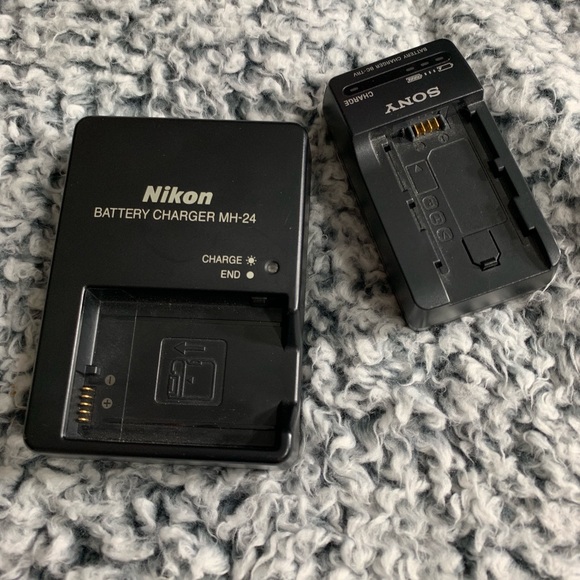 NIKON D3100 DIGITAL CAMERA WITH LENSES AND CASE - Picture 3 of 6